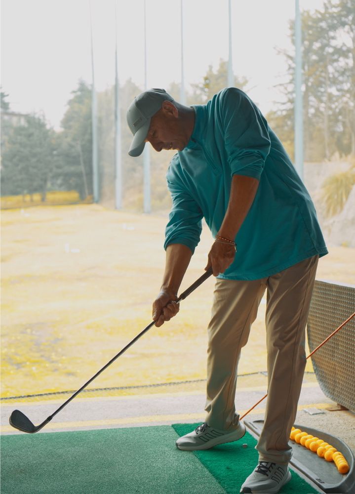 Golfista preparando el golpe